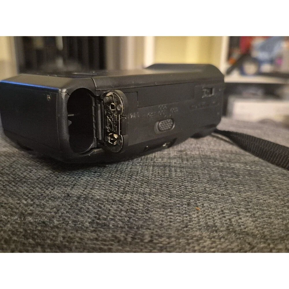 Olympus Trip S Point & Shoot 35mm Film Camera w/ Built-In Flash [FOR PARTS]